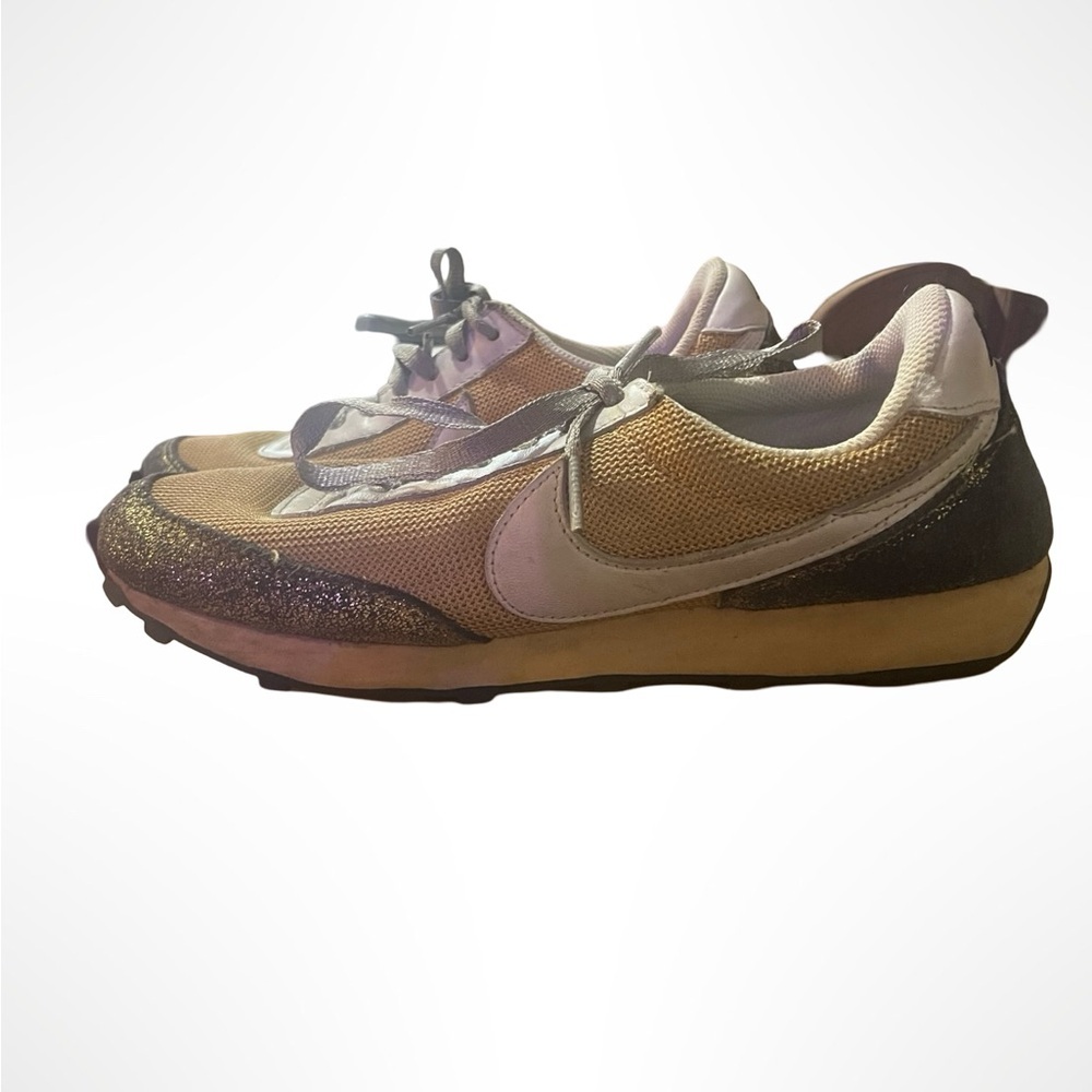 Nike daybreak, golden gals size 6.5 women’s running shoes‎
